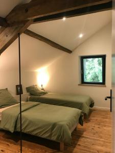 Una cama o camas en una habitación de Maison Authentique Et Paisible Au Cœur Du Cantal