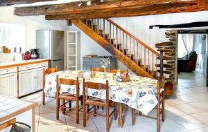 Fotografie z fotogalerie ubytování 3 Bedroom Amazing Home In Jouqueviel v destinaci Jouqueviel