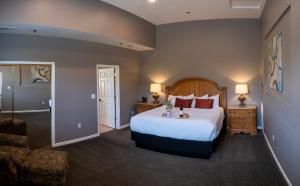 En eller flere senge i et værelse på Purple Orchid Resort & Spa + 45 billeder