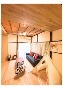 Χώρος καθιστικού στο Winter Retreat in a Renovated Traditional House - Family-Friendly Play Area - Sunrise by the Sea - Easy Access to Kamakura and Hakone - Macchiato SHONAN Vacation Stay