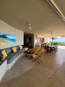 Posezení v ubytování Punta Majahua by PRC Hospitality