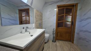 Koupelna v ubytování Dom Wakacyjny Za Zakrętem + 42 fotografií