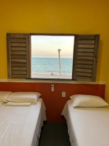 Giường trong phòng chung tại Chalé brisa do mar