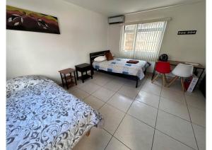 Postel nebo postele na pokoji v ubytování casa la luz Orotina