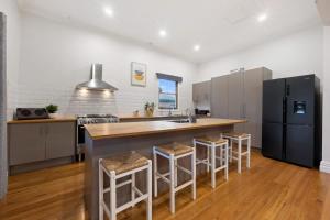 Kuchyň nebo kuchyňský kout v ubytování Hunter Valley Spa Stay