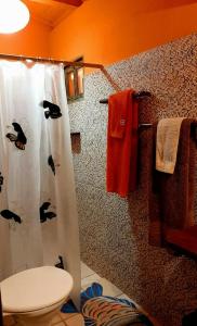 Et badeværelse på Vivenda Peixe Pequeno