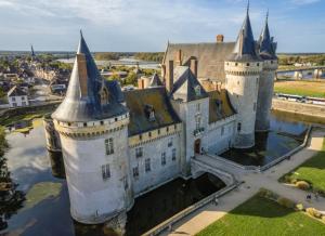 an aerial view of a castle with its turrets at Le gîte du château in Saint-Père-sur-Loire