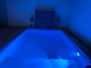 Bazén v ubytování Casa Alberca Elisa nebo v jeho okolí