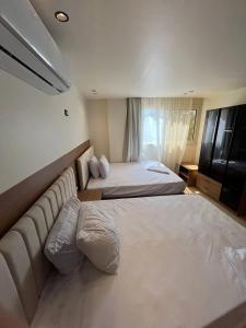 Postel nebo postele na pokoji v ubytování Pyramids hotel Merak