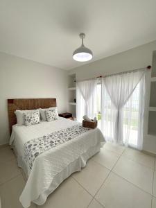 En eller flere senge i et værelse på Mariposa Reina B