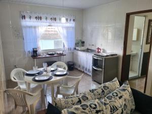 Kuchyň nebo kuchyňský kout v ubytování Espaço Verde Hospedagem