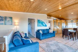 Χώρος καθιστικού στο The Salty Salmon - Meredith Lodging