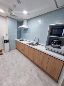 Kuchyň nebo kuchyňský kout v ubytování Halla Livingtel + 38 fotografií