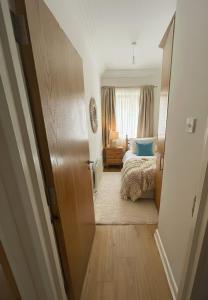 Кровать или кровати в номере Entire Apartment in Heart of Dublin