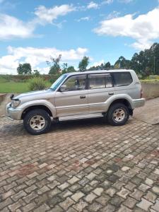 Ảnh trong thư viện ảnh của Toyota Landcruiser Prado ở Kampala