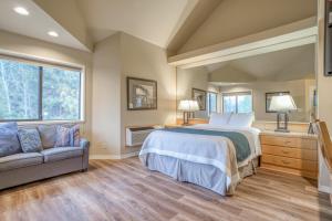 a bedroom with a bed and a couch at River Ridge 421AB - Meredith Lodging in Bend +52 photos