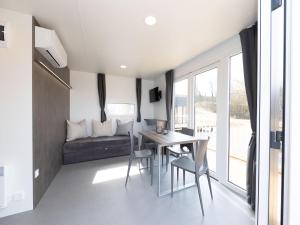 Χώρος καθιστικού στο MobileHome auf dem Vital Camp Bayerbach