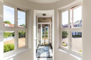 a hallway with windows and a glass door at Villa Höger in Boltenhagen