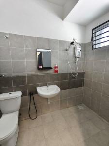 Ένα μπάνιο στο Rumah Kakak +13 φωτογραφίες