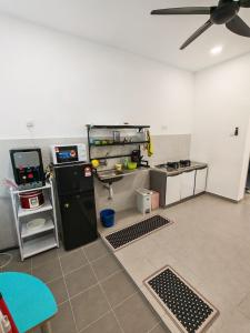 Η κουζίνα ή μικρή κουζίνα στο Rumah Kakak