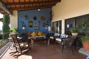 Гостиная зона в ANANA Casa de los Sueños - Villa with Thermal Water and Views