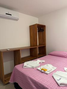 En eller flere senge i et værelse på Flat Garden Frances + 19 billeder