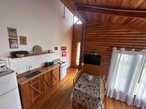 a kitchen with a table and a sink and a stove at Cabañas en Concordia in Concordia