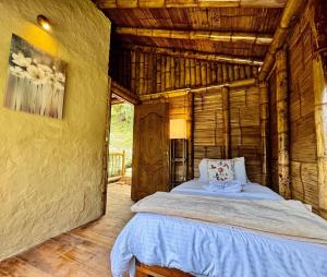 En eller flere senge i et værelse på El Santuario Retreat