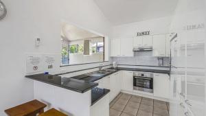 Кухня или мини-кухня в Tranquil At Hibbard
 +10 фотографий