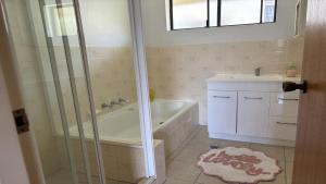 Ένα μπάνιο στο Close To All +2 φωτογραφίες