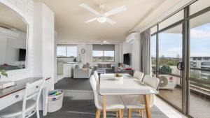 Μια τηλεόραση ή/και κέντρο ψυχαγωγίας στο Unit 24 Fountain Court