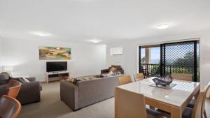 Μια τηλεόραση ή/και κέντρο ψυχαγωγίας στο 306 South Pacific Apartments