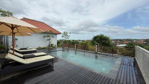 Bazén v ubytování Umah 610 nebo v jeho okolí