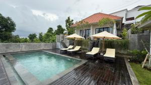 Bazén v ubytování Umah 610 nebo v jeho okolí