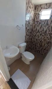 Koupelna v ubytování Suites e Quartos Atalaia Salinas PA