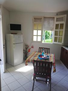 Η κουζίνα ή μικρή κουζίνα στο Philippe & Arlette SMITH +23 φωτογραφίες