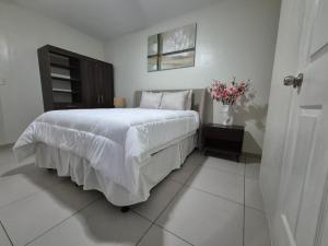 Ένα ή περισσότερα κρεβάτια σε δωμάτιο στο The Diamond Hotel San Benito