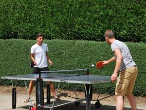 Πινγκ πονγκ στο Mobil-home 4 pers avec terrasse au camping Les Tournesols - API-1-52-489 ή εκεί κοντά