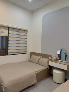 Ένα ή περισσότερα κρεβάτια σε δωμάτιο στο Chou Homstay