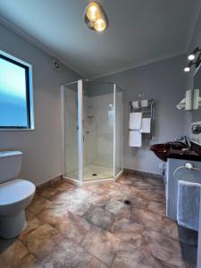 Phòng tắm tại BK's Magnolia Motor Lodge +29 ảnh