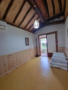 한옥 꿈 객실 침대