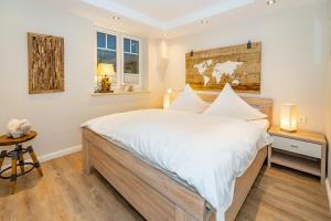 a bedroom with a bed and a map on the wall at Godewind App 5 in Westerland