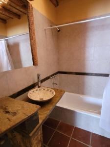 Koupelna v ubytování Ñawpa Wasi + 13 fotografií