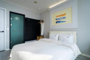 Postel nebo postele na pokoji v ubytování Oceanstay Hotel