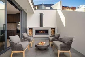 Χώρος καθιστικού στο Elevated Elegance