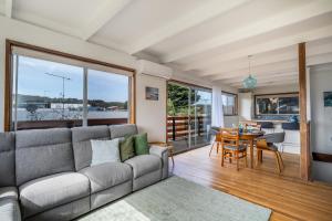 Et opholdsområde på Walk to Beach Pet friendly Sleep 5