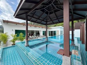 Bazén v ubytování Kamala Seaview - 3 BR Private Pool Villa nebo v jeho okolí