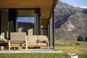 Nespecifikovaný výhled na hory nebo výhled na hory při pohledu z prázdninového domu