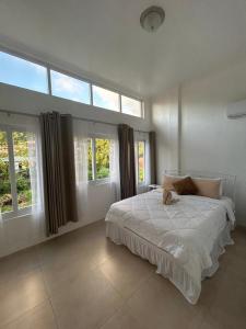 Postel nebo postele na pokoji v ubytování Agape Suites-Room 3- 1st Floor