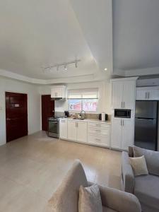 Kuchyň nebo kuchyňský kout v ubytování Agape Suites-Room 3- 1st Floor